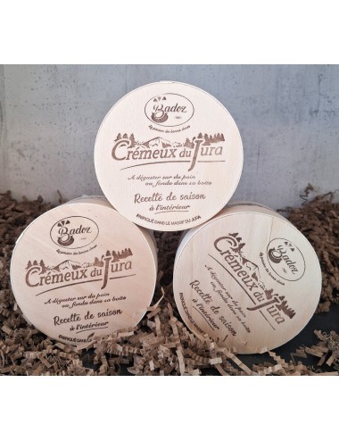 Le Crémeux du Jura de la Fromagerie Badoz est un fromage à pâte molle au lait pasteurisé de vache cerclé d'une sangle en vois d'