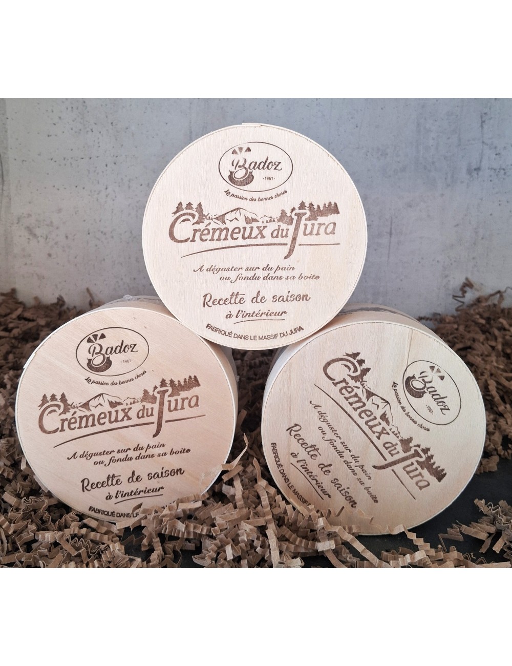 Le Crémeux du Jura de la Fromagerie Badoz est un fromage à pâte molle au lait pasteurisé de vache cerclé d'une sangle en vois d'
